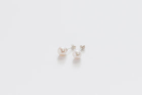shuó Akoya Pearl Pierce