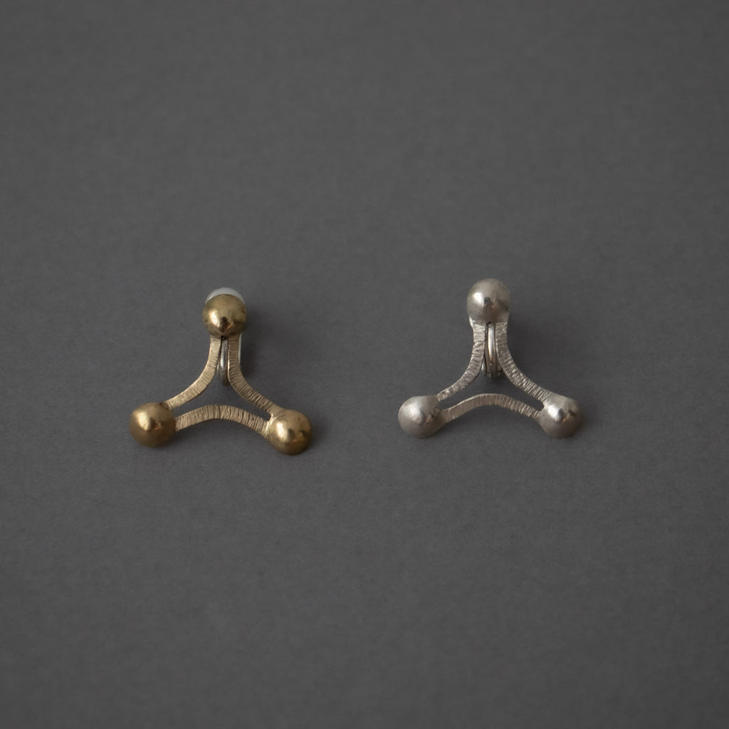 BRASSYARD ピアス／イヤリング tri（片耳）［期間限定販売］