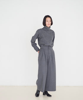 チャコールグレー