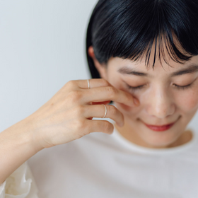 薬指：muimaur pale ring シルバー