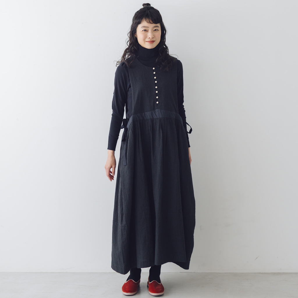 MAGALI コットンリネン ピンチェック タブリエワンピース