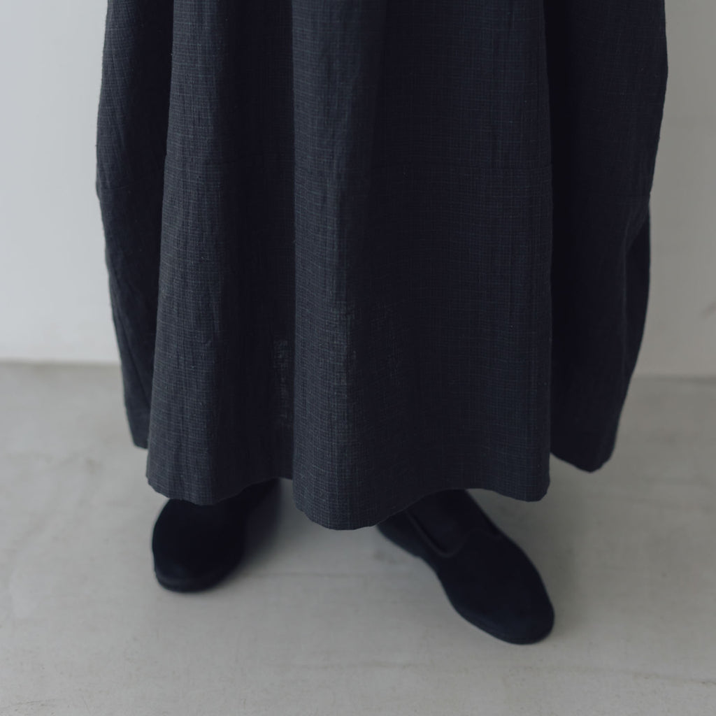 MAGALI コットンリネン ピンチェック タブリエワンピース