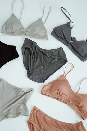 COCOONA SKINWEAR カップ入り Vキャミソール（アジャスター付き）
